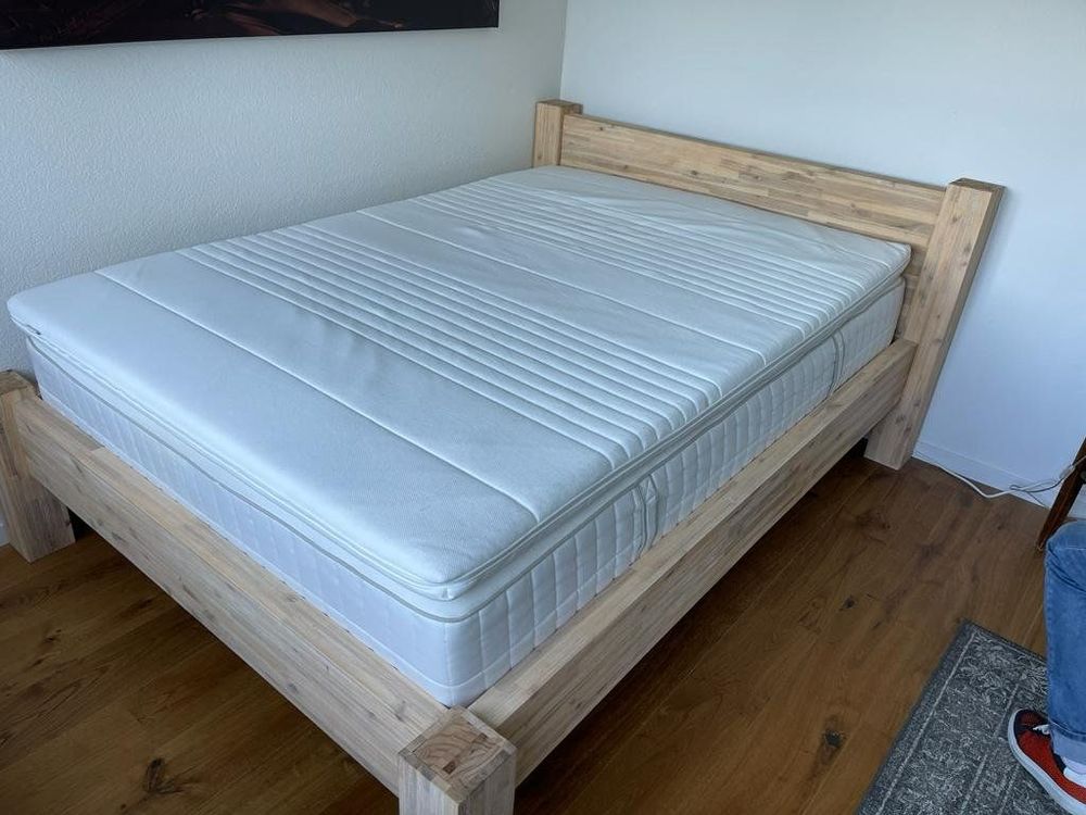 Bett Mit Holzrahmen 1