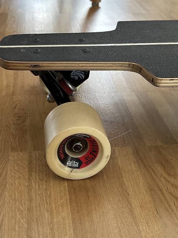 Skateboards: Longboard Custom Art Leon der Profi – Usato da St. Gallen venduto da tor_2xjw 3