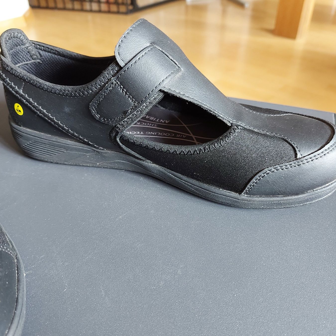 Scarpe da donna: Halbschuh Damen schwarz mit Klett – Usato da Au/ZH venduto da Avivan 1