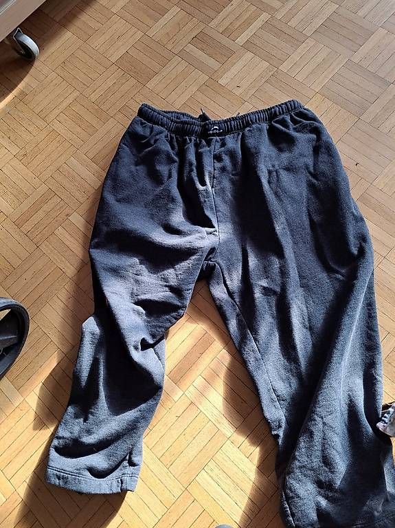 Hosen: Pantalon homme style training – Gebraucht aus La Chaux-de-Fonds von atipik