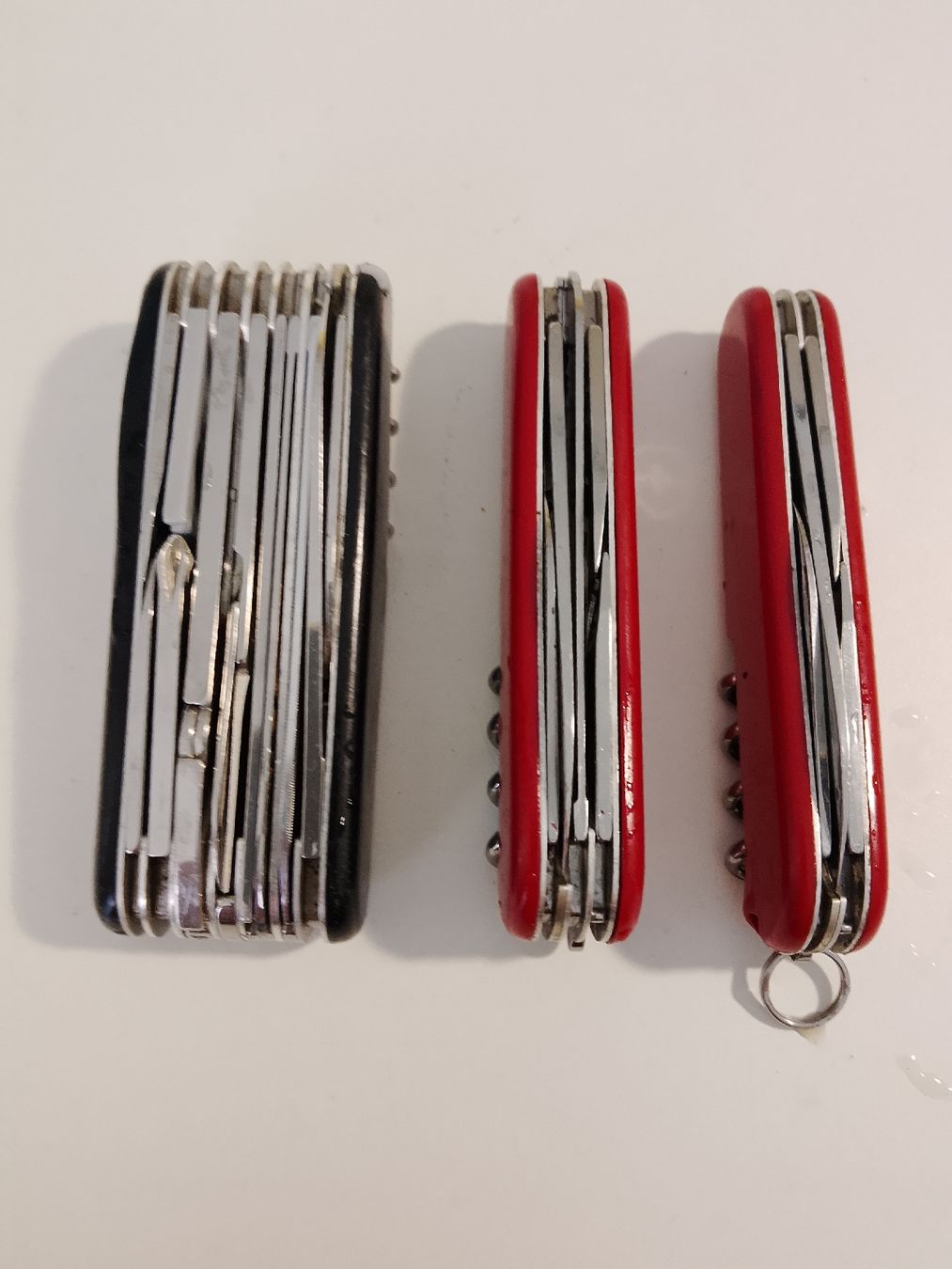 Victorinox Taschenmesser: 3 x Victorinox Sackmesser  – Gebraucht aus Biel/Bienne von Vintage-timearts 1