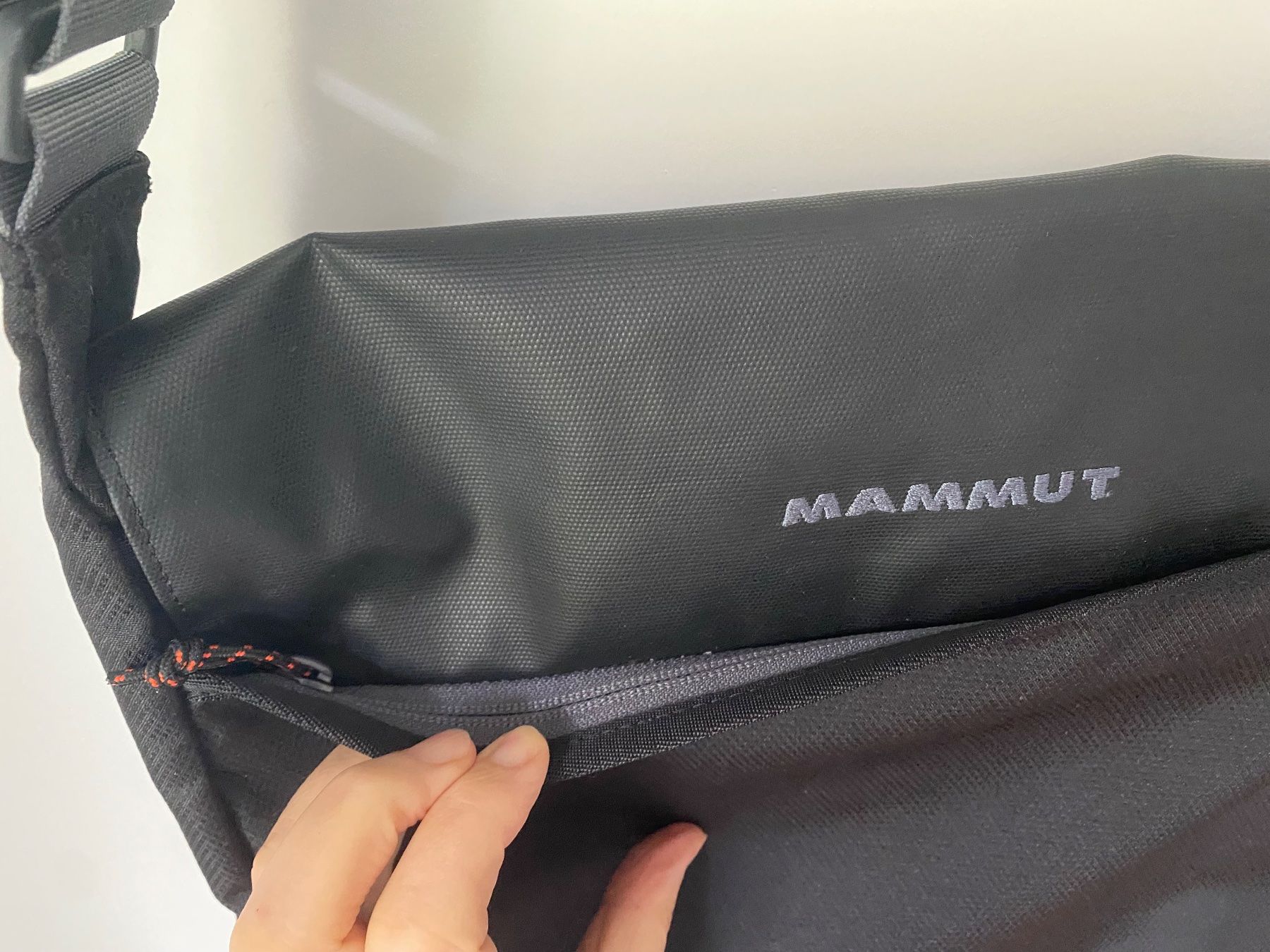Sonstige Kleidung & Accessoires: Mammut Shoulder Bag Black Adjustable Strap Good Condition – Neu (gemäss Beschreibung) aus Bern von Alexandra9 1