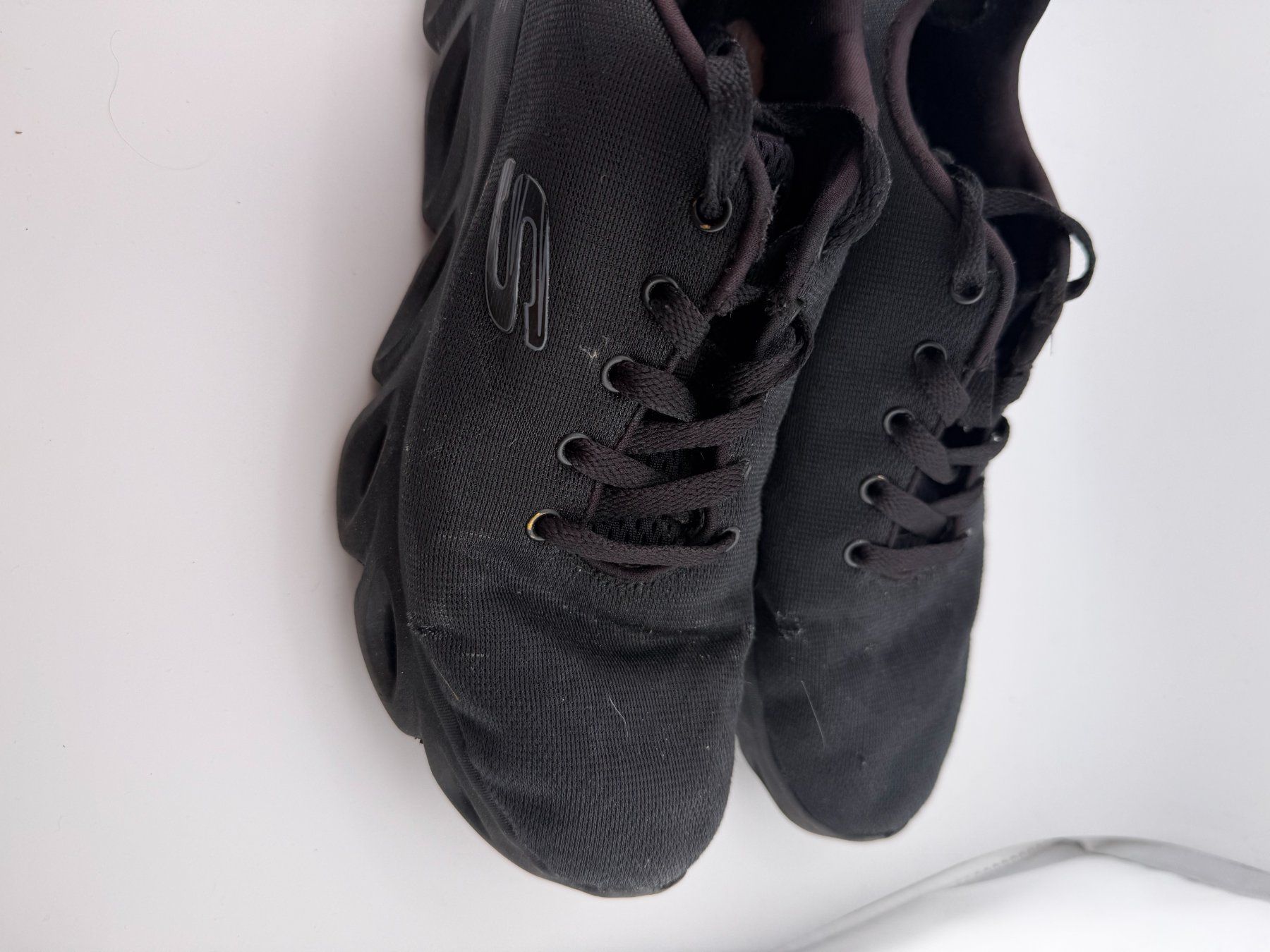 Scarpe da donna: Schwarze Skechers Schuhe – Usato da Riehen venduto da edu_92w7