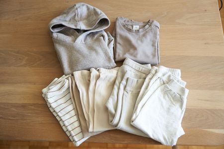 Kinder Kleiderpaket diverse Pullover Hosen Beige Set 8 Teile