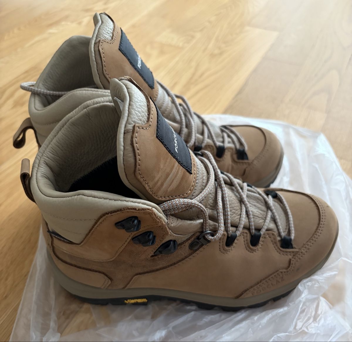 Scarpe da donna: Wanderschuhe Forclaz MT500 beige Grösse 38 – Usato da Zürich venduto da JtheBAB 1
