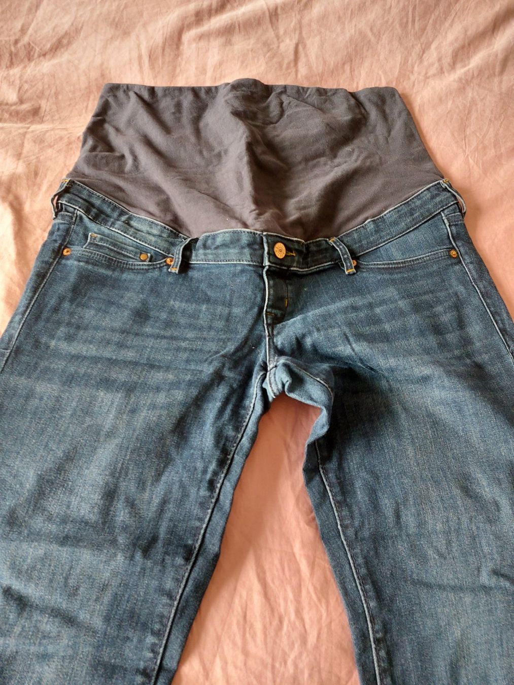 H&M Jeans: Jean de grossesse H&M Mama Taille 46 – Gebraucht aus Ostermundigen von jul_7t8v 1