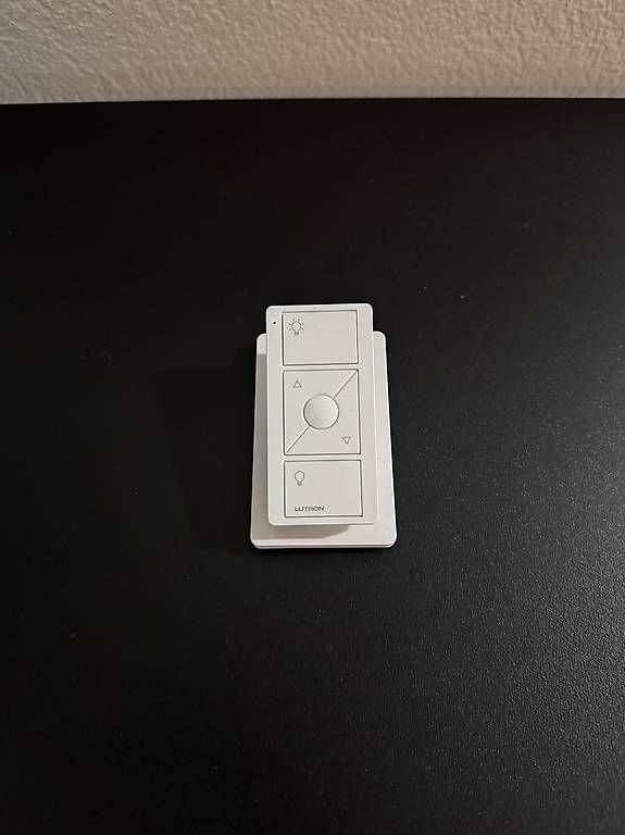 Interruttori: Lutron Caseta interrupteur lumière connecté – Usato da Vevey venduto da diogodasilva_