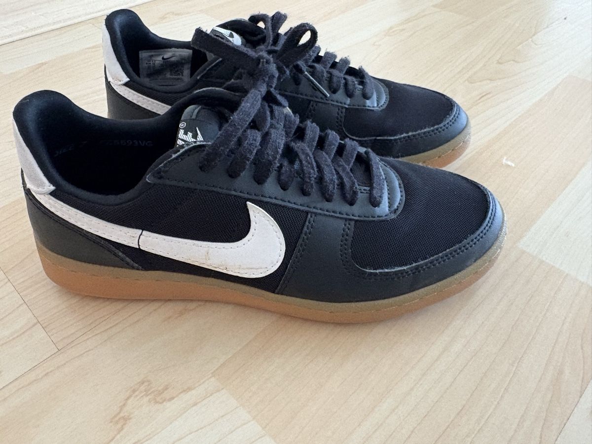 Nike Scarpe da uomo: Nike Sneakers - Black and White – Nuovo (secondo la descrizione) da Lüscherz venduto da ine_rdx7