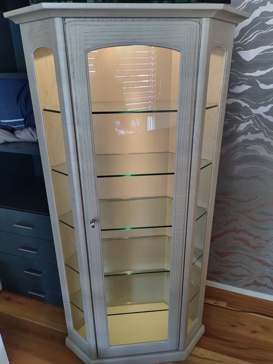 Lvifur Eckvitrine Mit LED Beleuchtung - Glasvitrine Mit Schubladen Für Sammlerstücke