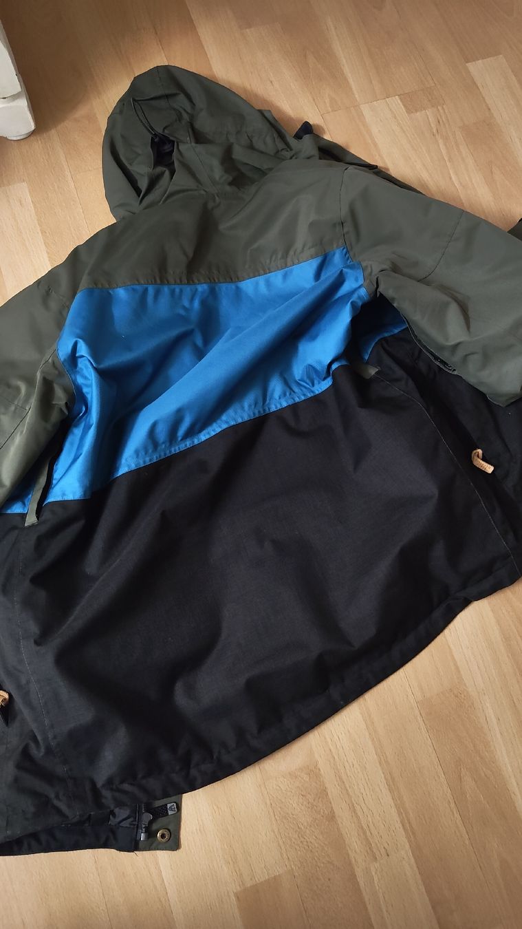 Vestes: Beach Mountain Winterjacke Gr. M ab 1 CHF – D'occasion à Adligenswil par sto_56jw 1