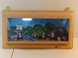 Zinnfigurenkapinett, hinterem Glas im Holzrahmen (nov211)