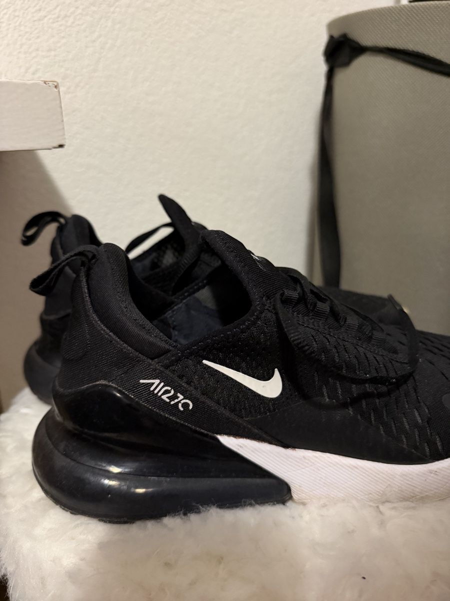 Nike Scarpe da uomo: Nike Air Max 270 chaussures noir  – Usato da Villeneuve VD venduto da jxste_dani 1
