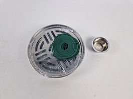 Mückenspirale mit Metallhalterung
