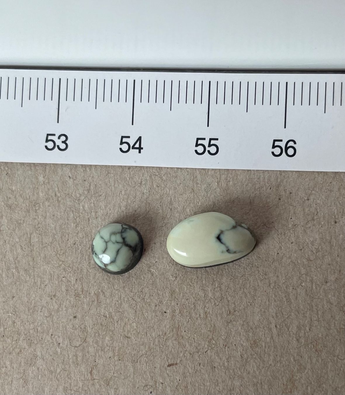 Pietre preziose: Variszite 2 x unikate Cabochons. Schmuck – Nuovo e nell'imballaggio originale da Leuggern venduto da gemshow 4
