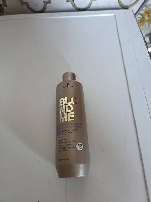 Haarpflegeprodukte: Shampoing blond me – Neu und originalverpackt aus La Croix (Lutry) von azzura01