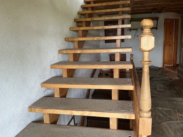 Scale: Aufgesattelte Treppe in Esche massiv – Usato da Lenggenwil venduto da Sterndli05 2