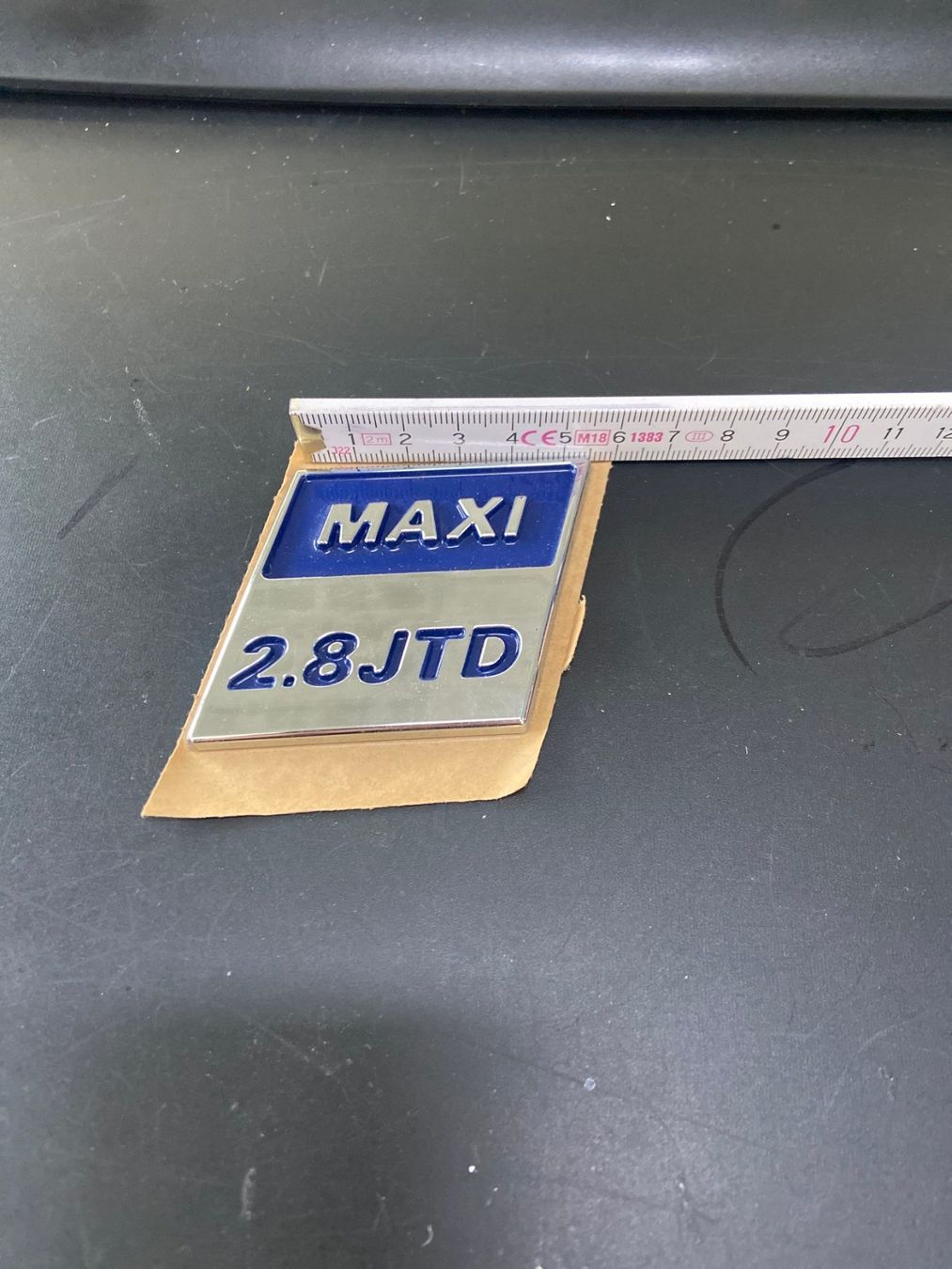 Fiat Tutti i ricambio: Emblem Maxi 2.8 JTD – Nuovo e nell'imballaggio originale da Emmen venduto da CZ6032
