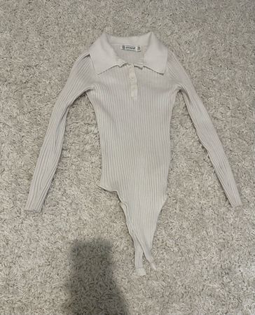 Cream ribbed collared bodysuit size S-M, perfect for spring!