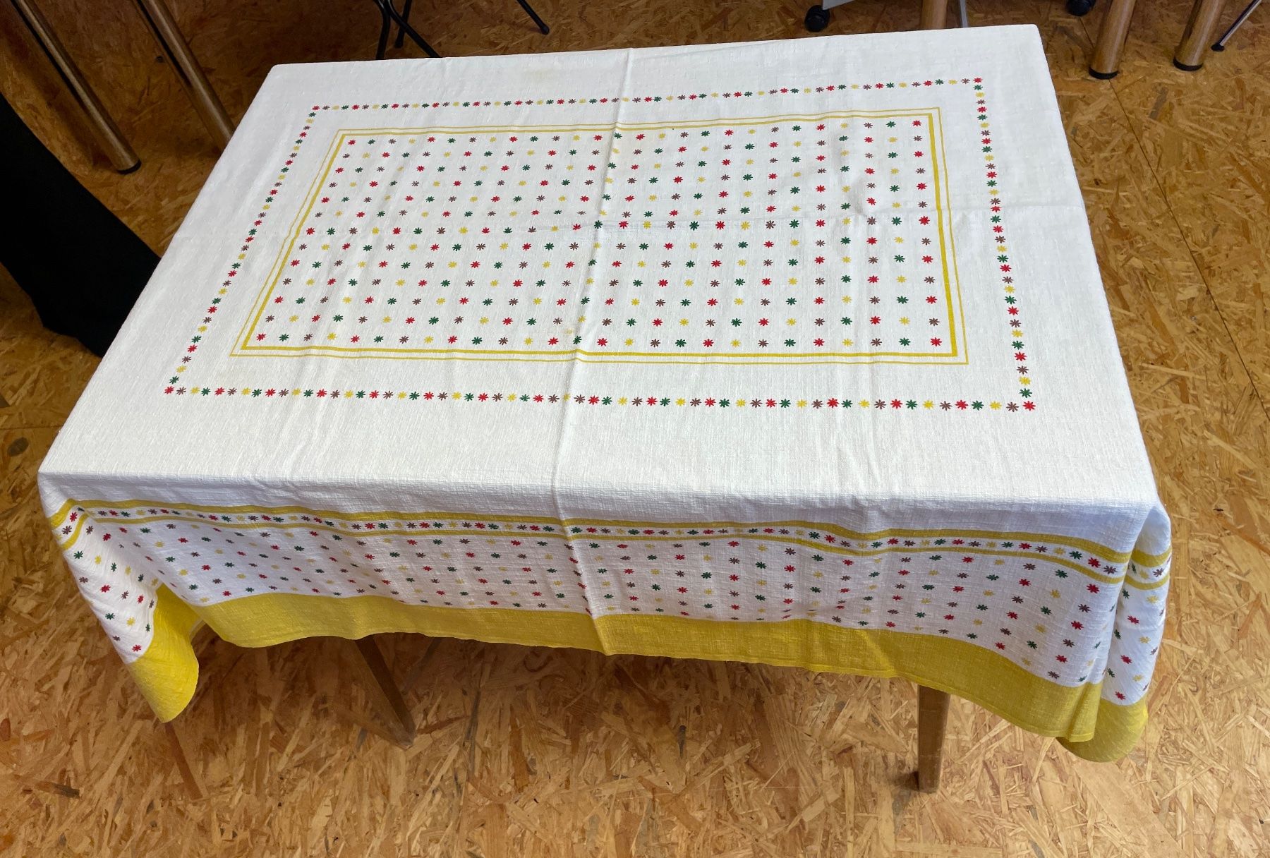 Altra biancheria da tavola: Nappe blanche à motifs – Usato da Lausanne venduto da PlusValue_Lausanne