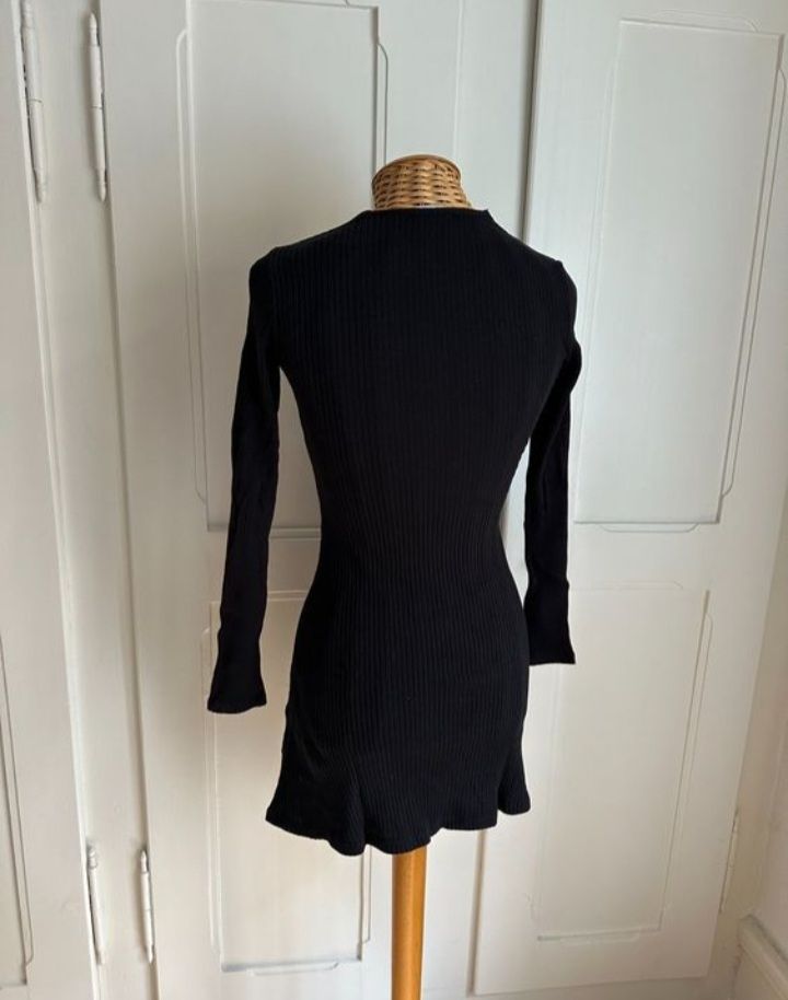 Zara Vestiti: Kleid mit Schnürung – Usato da Innerthal venduto da System_of_a_down 2