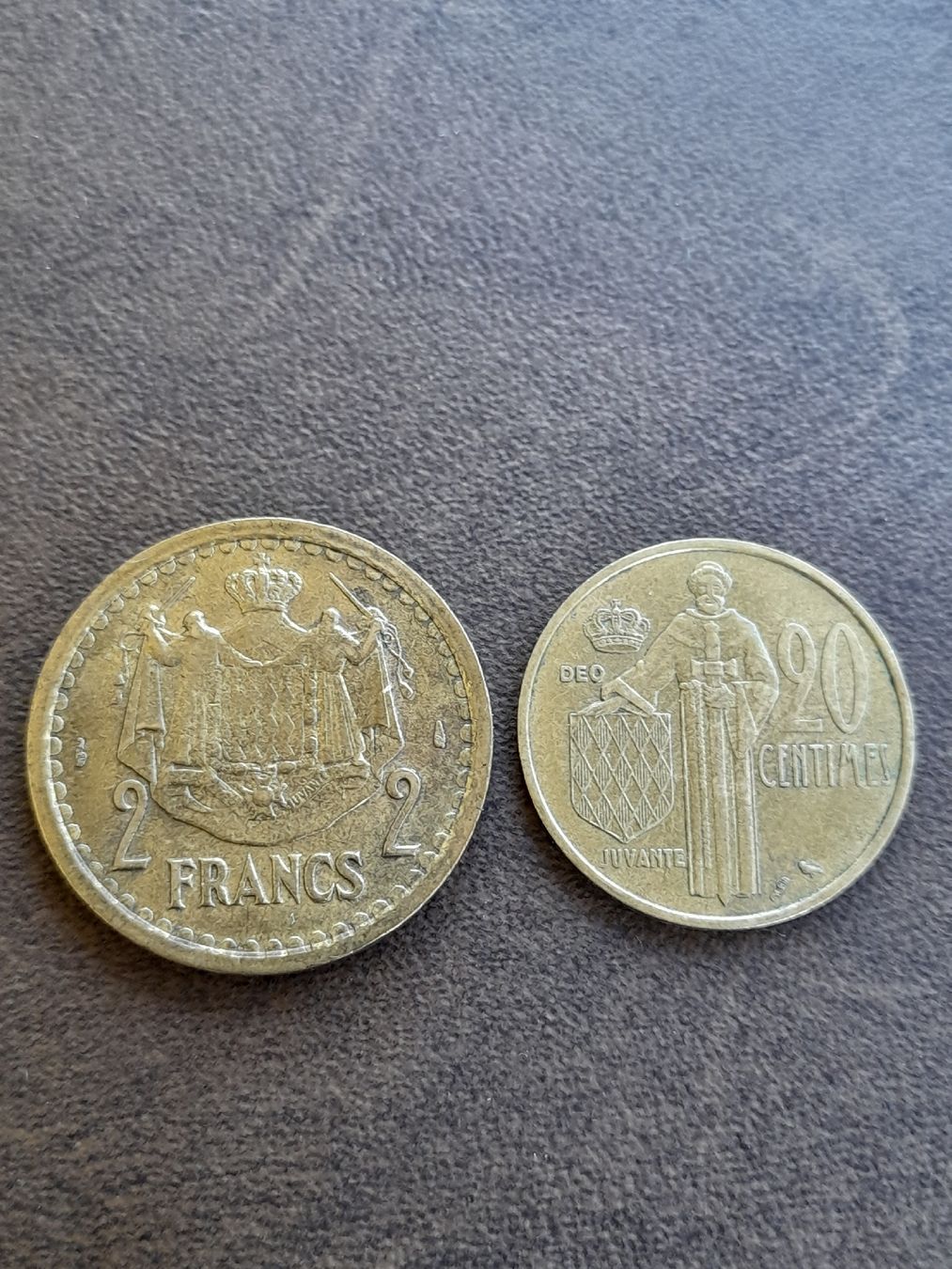 Tutti le monete: Monaco 2 Francs 1945 & 10 Cent 1962 – Usato da Basel venduto da Basel_20 5