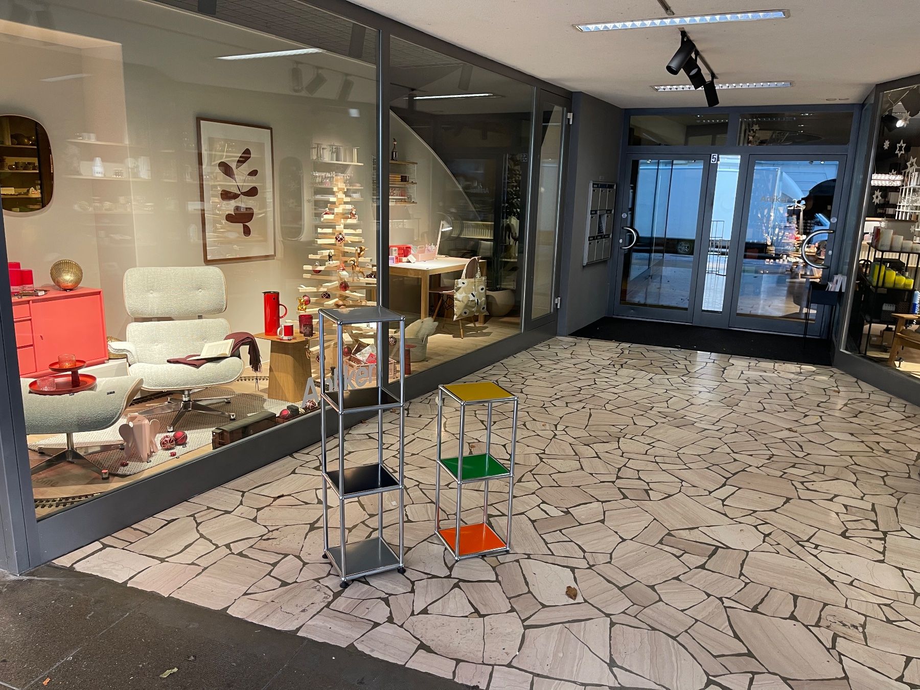 USM Scaffali: 2 Herzige Usm Möbel farbig Lieferung Gratis – Usato da Thun venduto da Thuno6