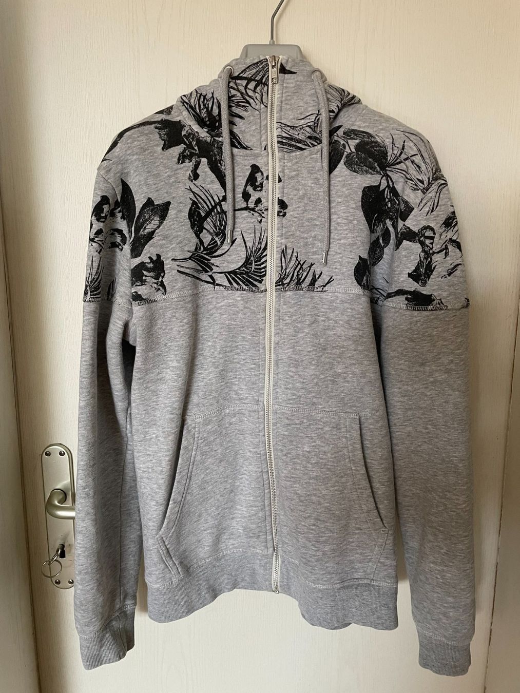Giacche: Sweatjacke grau mit Print – Usato da Contra venduto da Oly_93 2