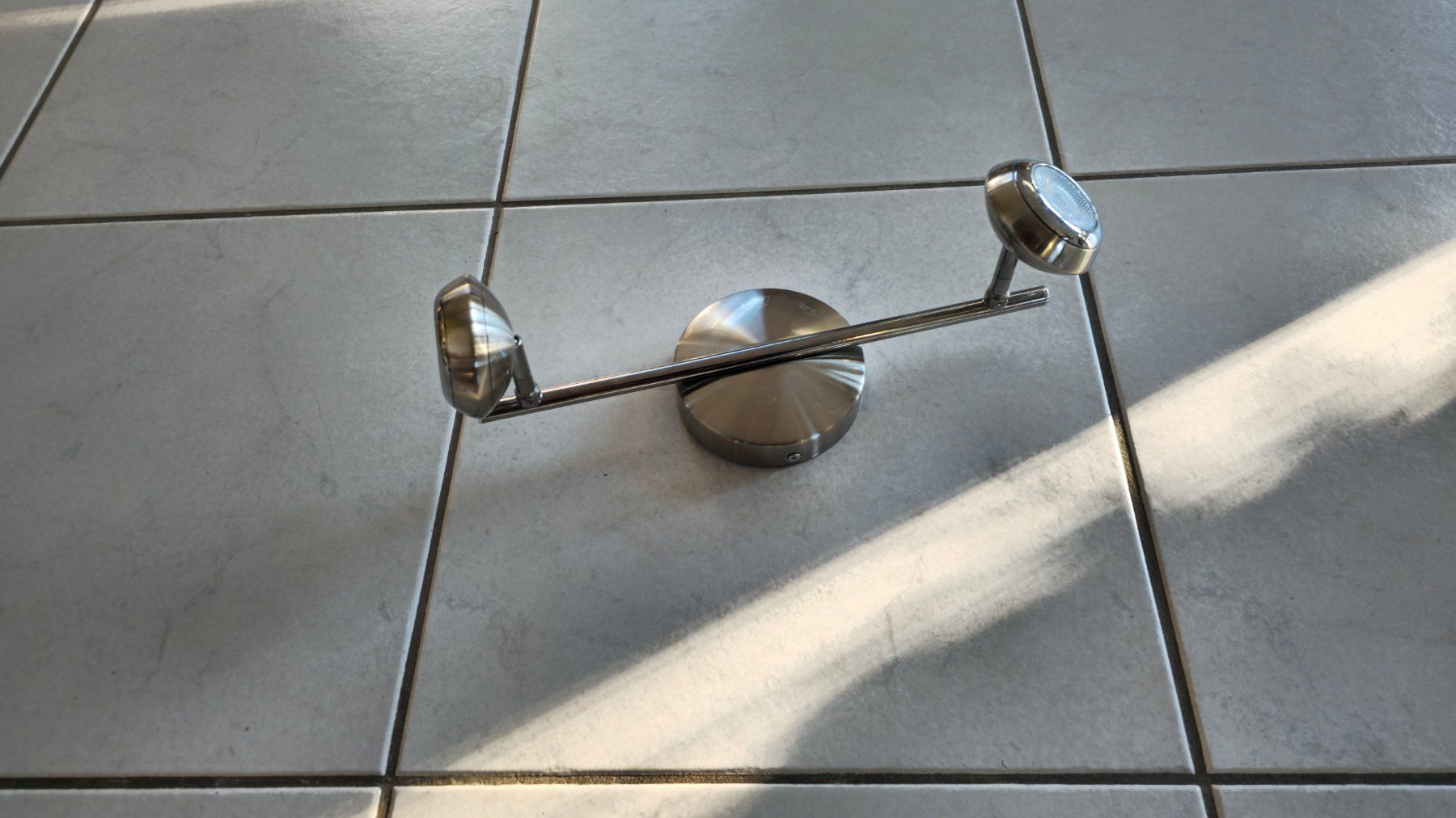 Lampadari & plafoniere: Gut erhaltene LED Deckenlampe mit 2 Strahlern – Usato da Schnottwil venduto da Schlafraeuber