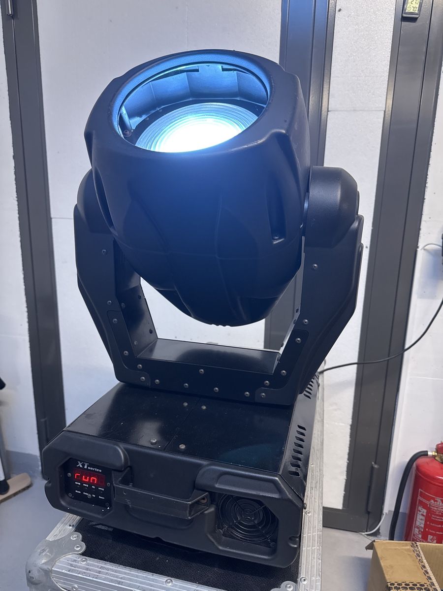 Lampade: Robe Show Lighting Moving Head Wash 575XT – Usato da Ehrendingen venduto da Sansav 1