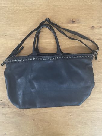 Sac de voyage en pur cuir noir , look rock , unisexe