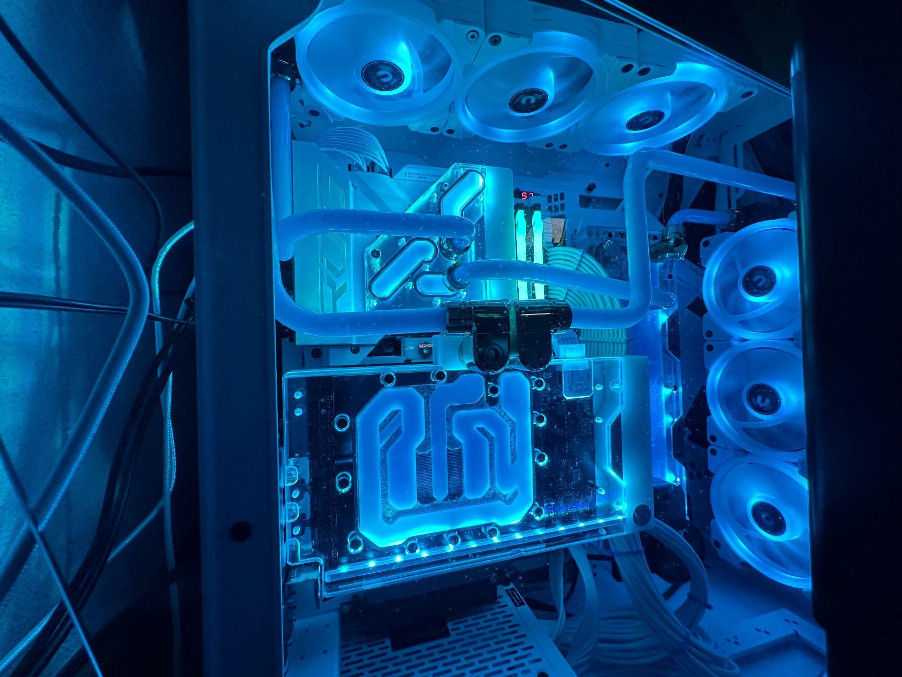 PCs: Pc gaming waterforce high-end. – Gebraucht aus Pomy von ltghost