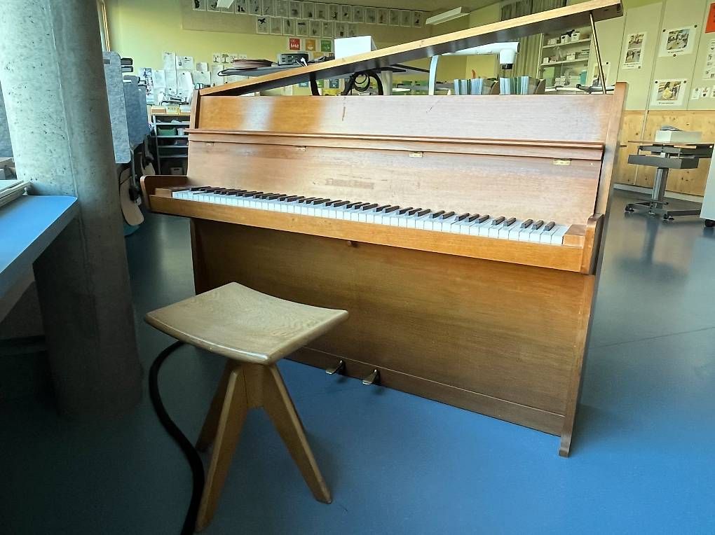 Musikinstrumente: Klavier Grotrian-Steinweg, Modell 100 – Gebraucht aus Männedorf von Guiness 2
