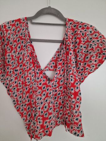 Zara T-Shirt rot mit Blumenmuster