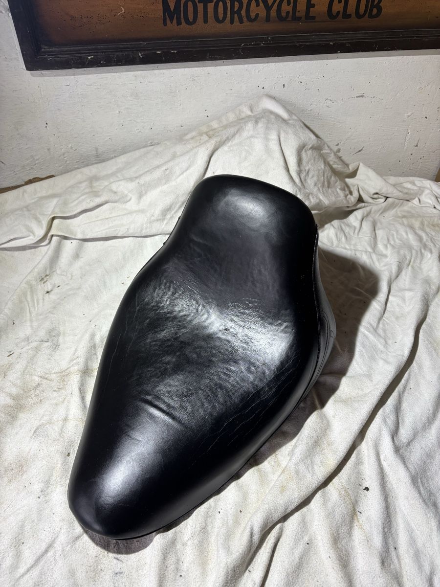 Harley-Davidson Toutes les pièces détachées moto: Harley Davidson Sitz Corbin  – D'occasion à Schötz par Harley35 1