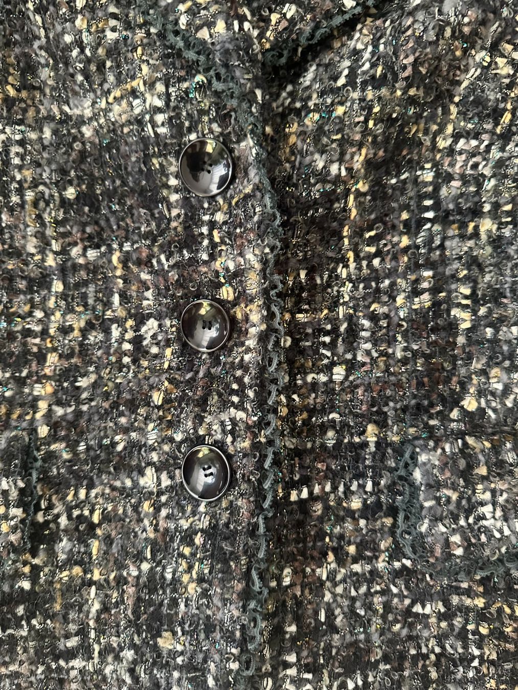Vestes: Kurze, taillierte Bouclé-Jacke mit Lurex – D'occasion à Zürich par Rigiblick2 6