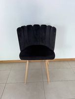 Chaise en velours noir 