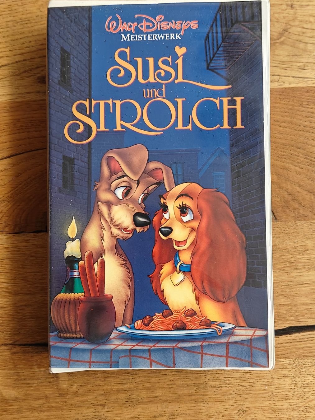 Tutti i VHS: Susi und Strolch - Videokassette VHS – Usato da Birr venduto da DisDas