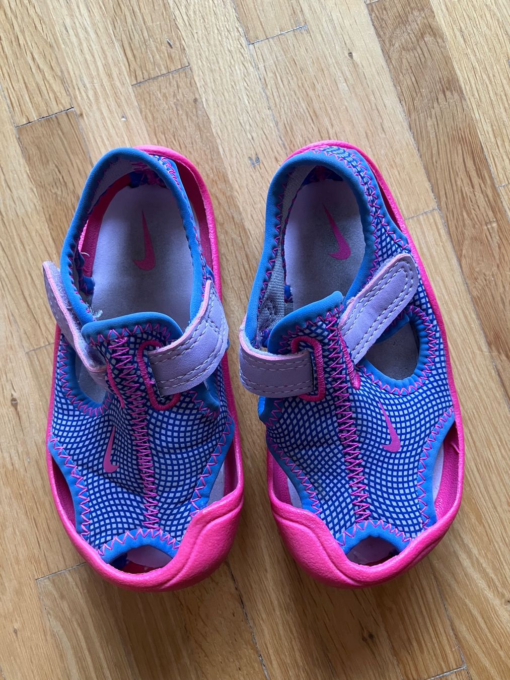 Nike Scarpe per ragazze: Badeschuhe von Nike Gr. 22 – Usato da Basel venduto da Hamburg82 2