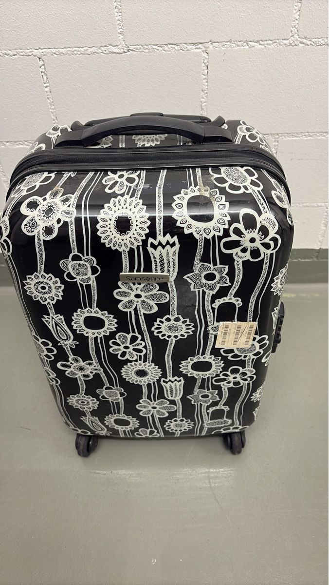 Altro in Aeronautica: Samsonite Spinner Suitcase - Black and White Flowers – Usato da Uitikon Waldegg venduto da JanicaGe
