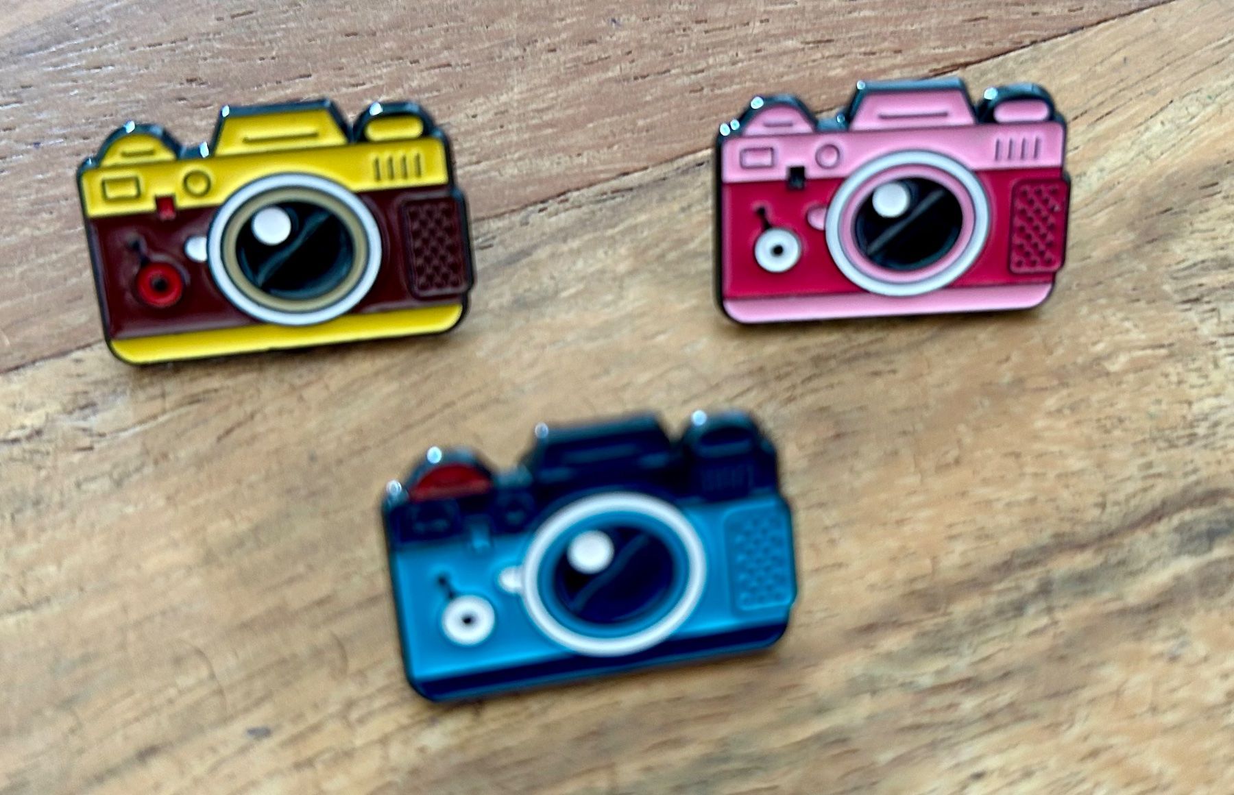 Placchette & Badge: Set 3x Pin Kamera – Nuovo e nell'imballaggio originale da Geneve venduto da vane267
