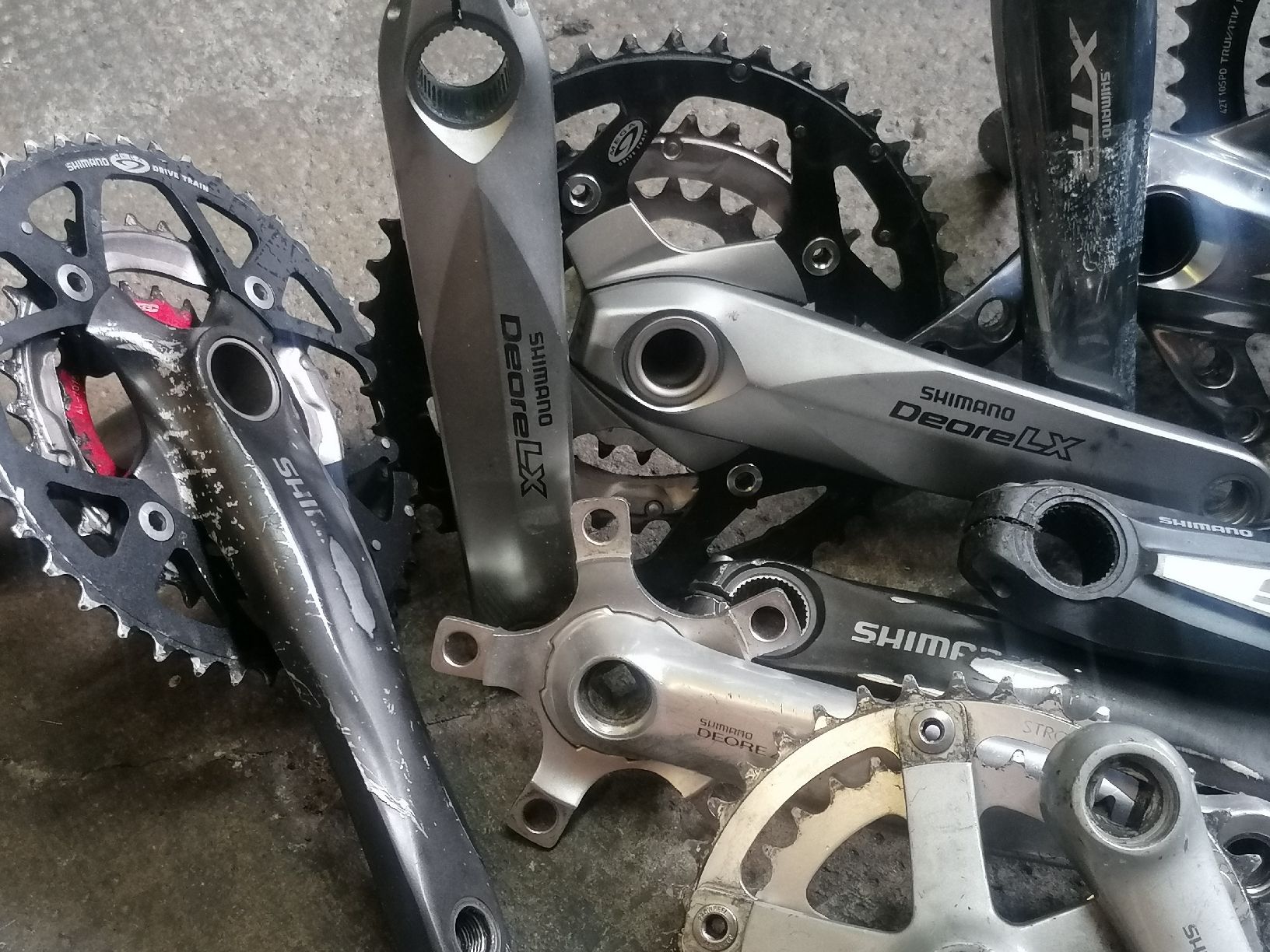 Shimano Ersatzteile: Lot de pédalier Shimano  – Gebraucht aus Lausanne von Frankenstein 5