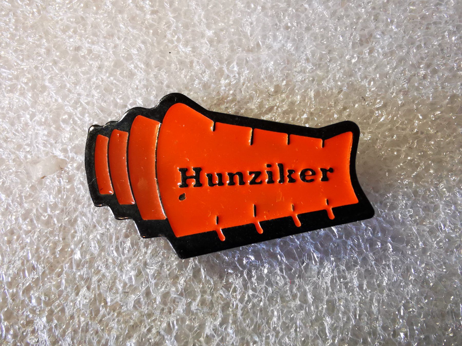 Placchette & Badge: Ansteckpin 2: Hunziker – Usato da Oppligen venduto da Pin-Fall-Shop