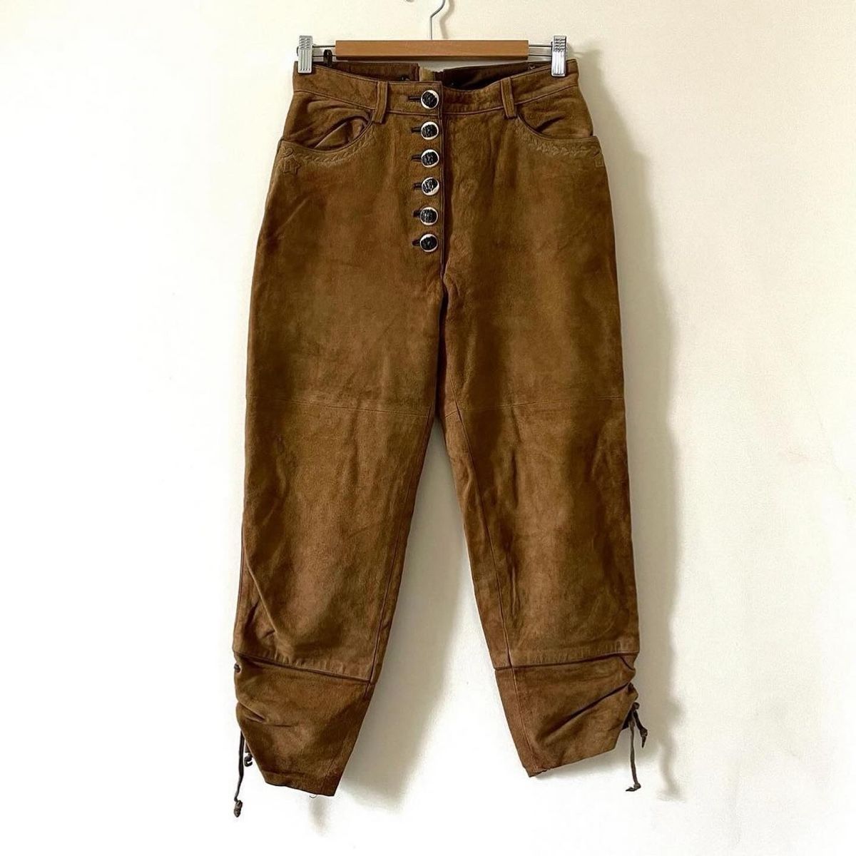 Pantaloni: TRADITIONAL AUSTRIAN Vintage Leather Pants – Usato da Emmen venduto da Avviivva_Com2023
