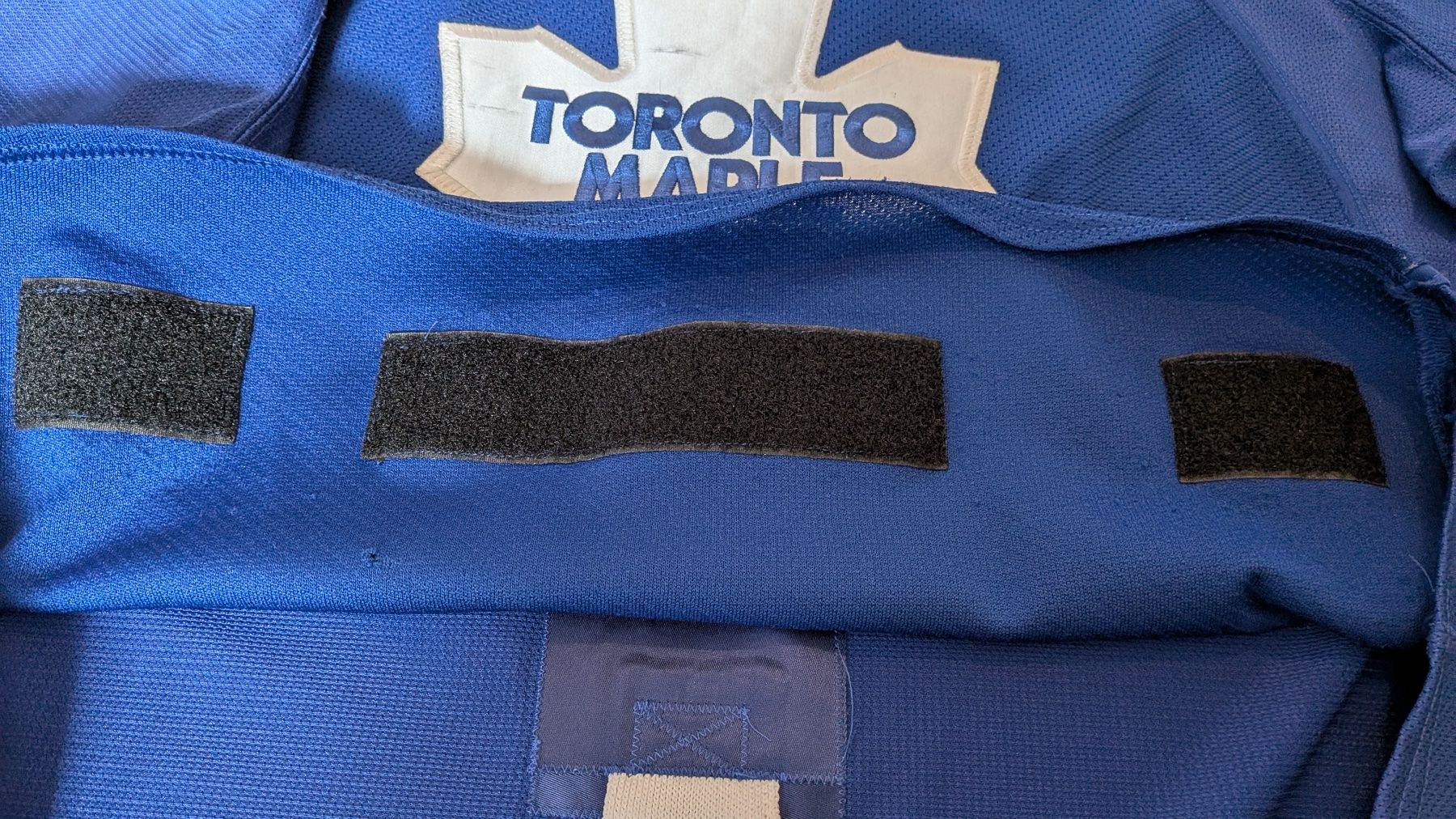 Reebok Canottiere & Pantaloni: MARTIN GERBER GAME WORN JERSEY TORONTO MAPLE LEAFS NHL – Usato da Vufflens-la-Ville venduto da ClaudeGiroux1974 6