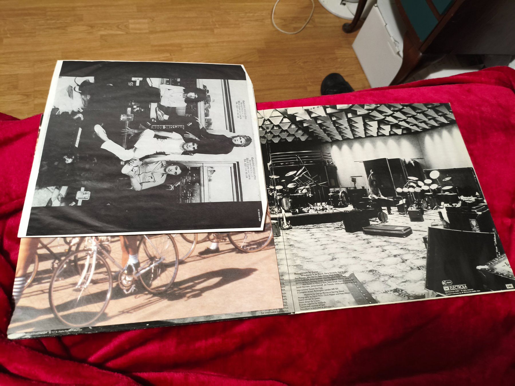 Dischi in vinile: Vinyle Queen avec le poster entier. – Usato da Noës venduto da sophelie 1