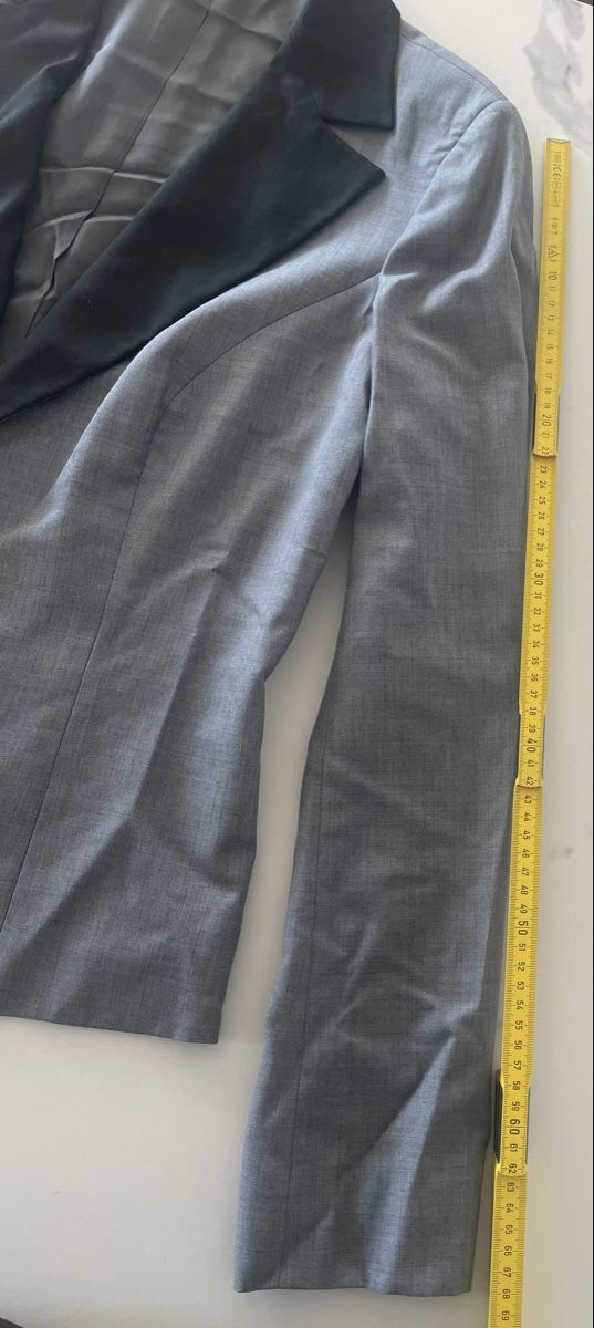 Jacken: Schicker Blazer mit schwarzem Kragen, Grösse 42 – Gebraucht aus Opfikon von janineschlosser 4
