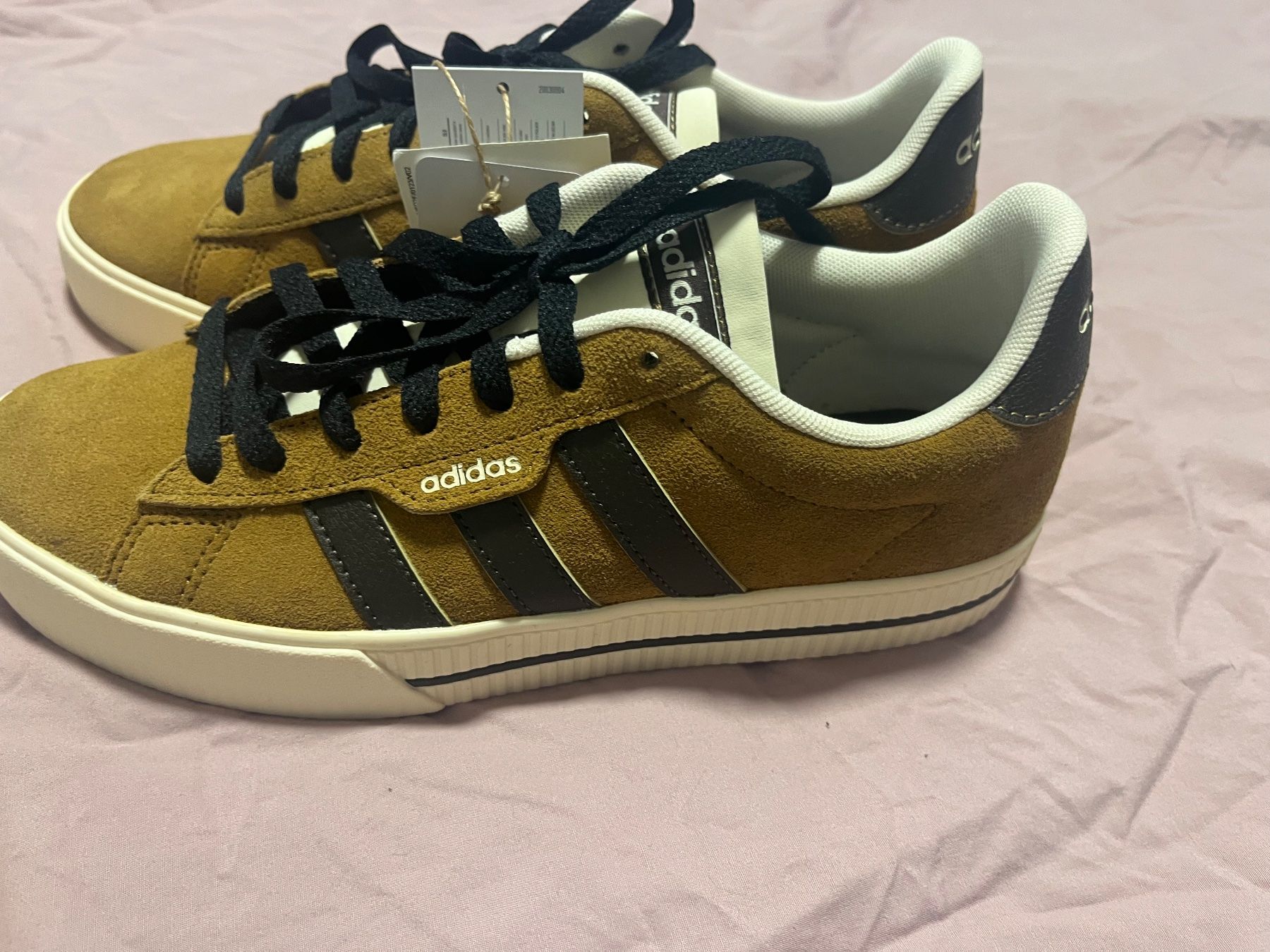 Adidas Chaussures hommes: Adidas Daily – Neuf avec emballage d'origine à Zürich par Nrosa
