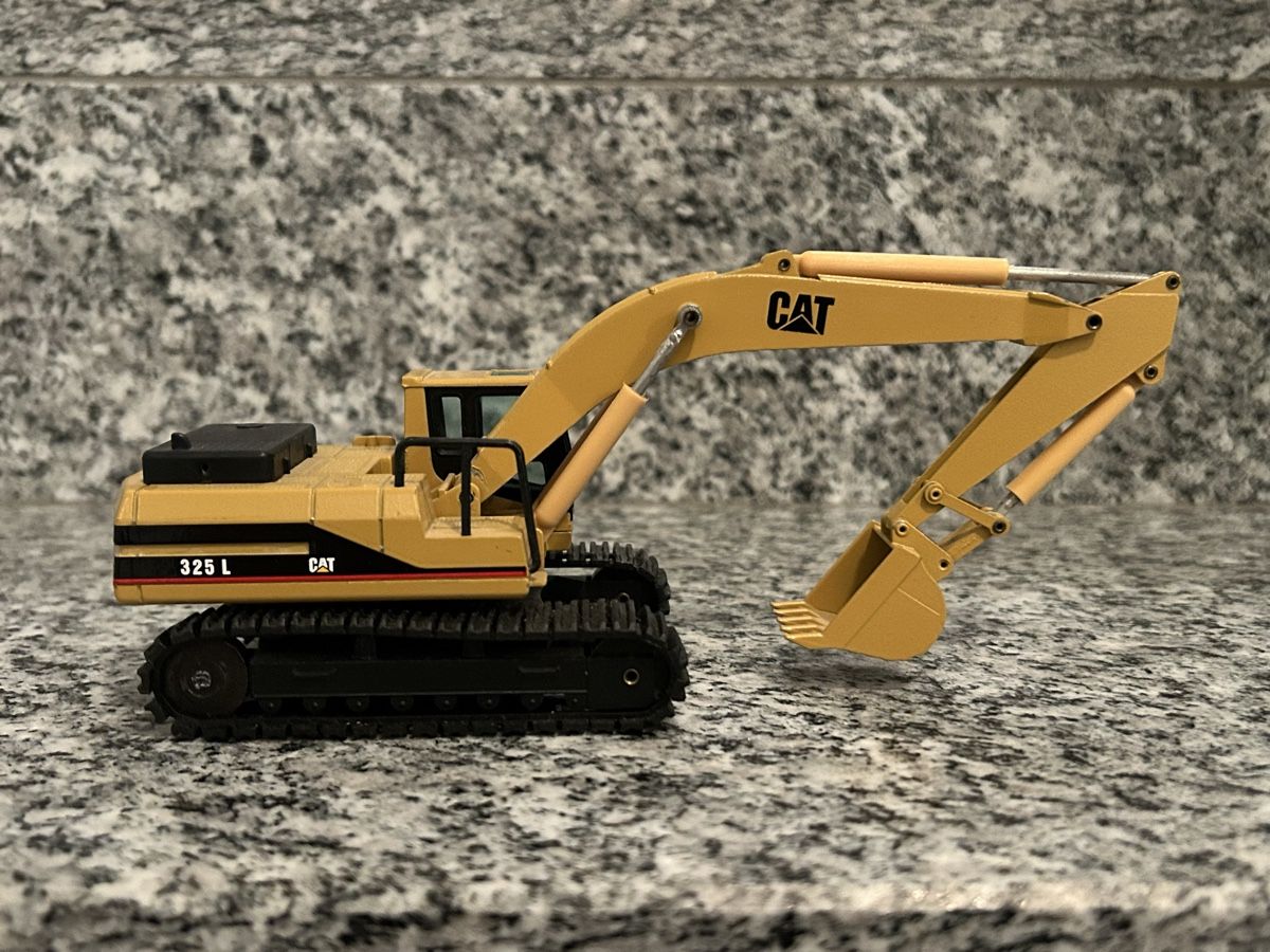 Caterpillar Kit di modellismo & Modellini statici: Cat 325 L , 1:50 , NZG – Usato da Horw venduto da Tigercat635 2
