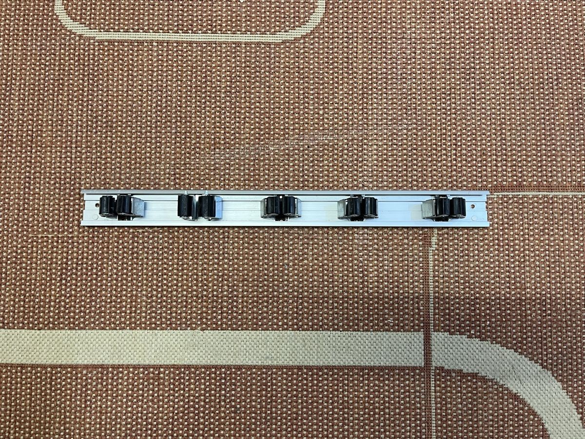 Supporti a parete: Gerätehalter mit 5 Halter – Usato da Adliswil venduto da dsan-art