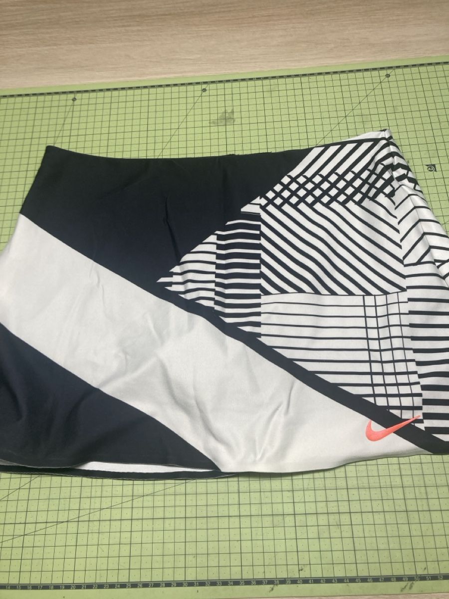 Nike Gonne: Nike Tennis Rock Gr. L  – Usato da Gossau SG venduto da bird02